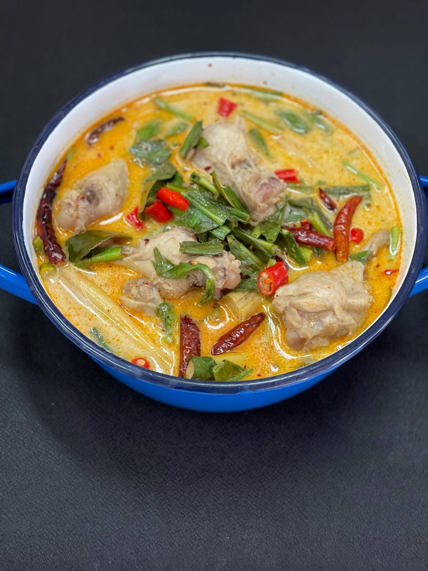 ต้มข่าน่องไก่บน 