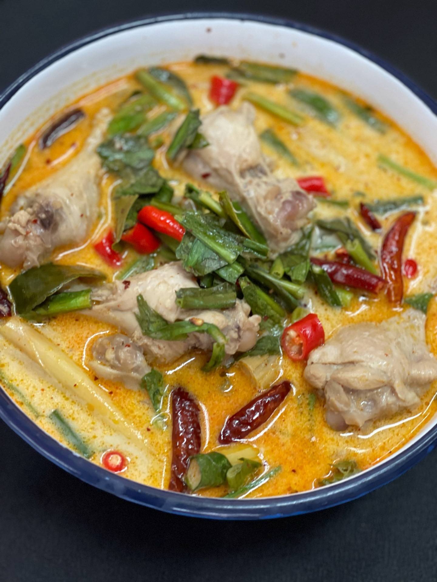 ต้มข่าน่องไก่บน 