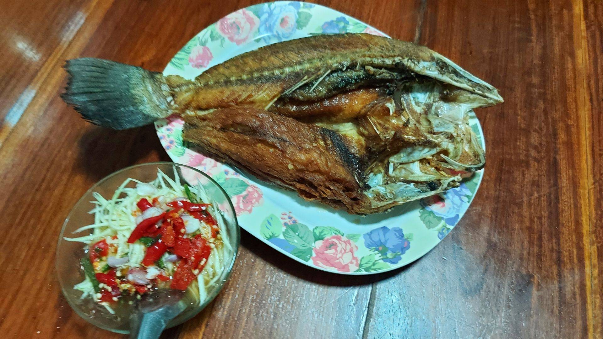 ปลากระพงทอดราดน้ำปลา