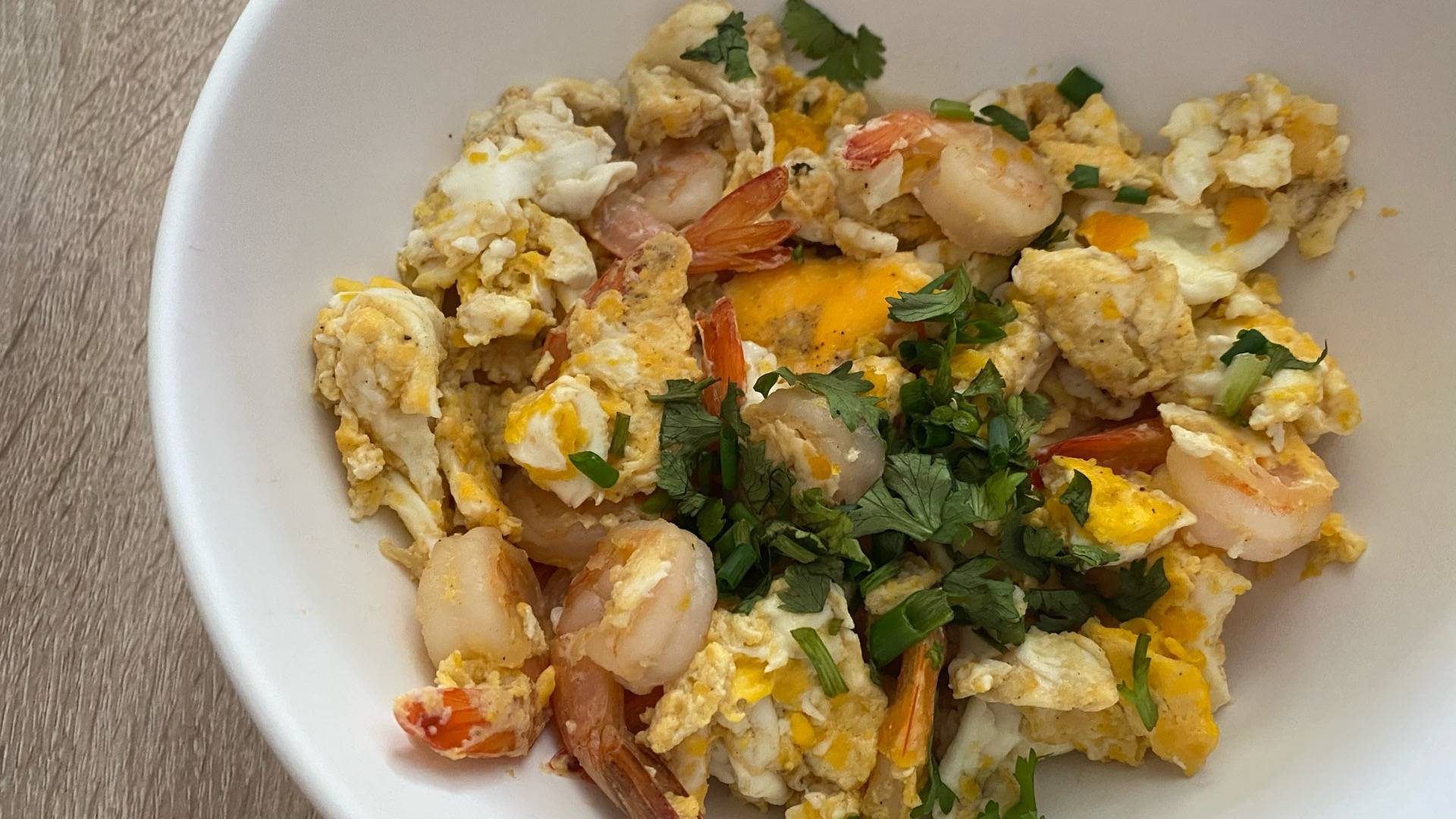กุ้งคลุกไข่