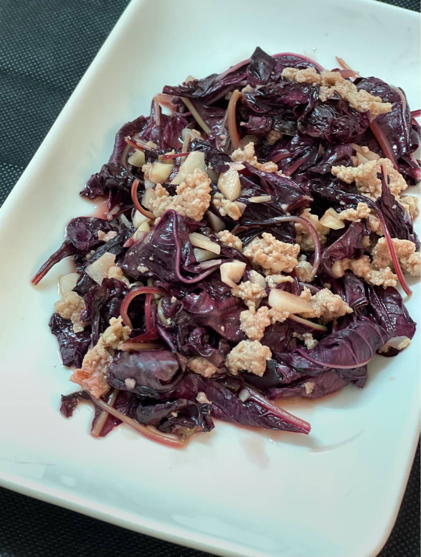 ผักโขมแดงผัดหมูสับ สูตรไม่ใส่น้ำมัน 