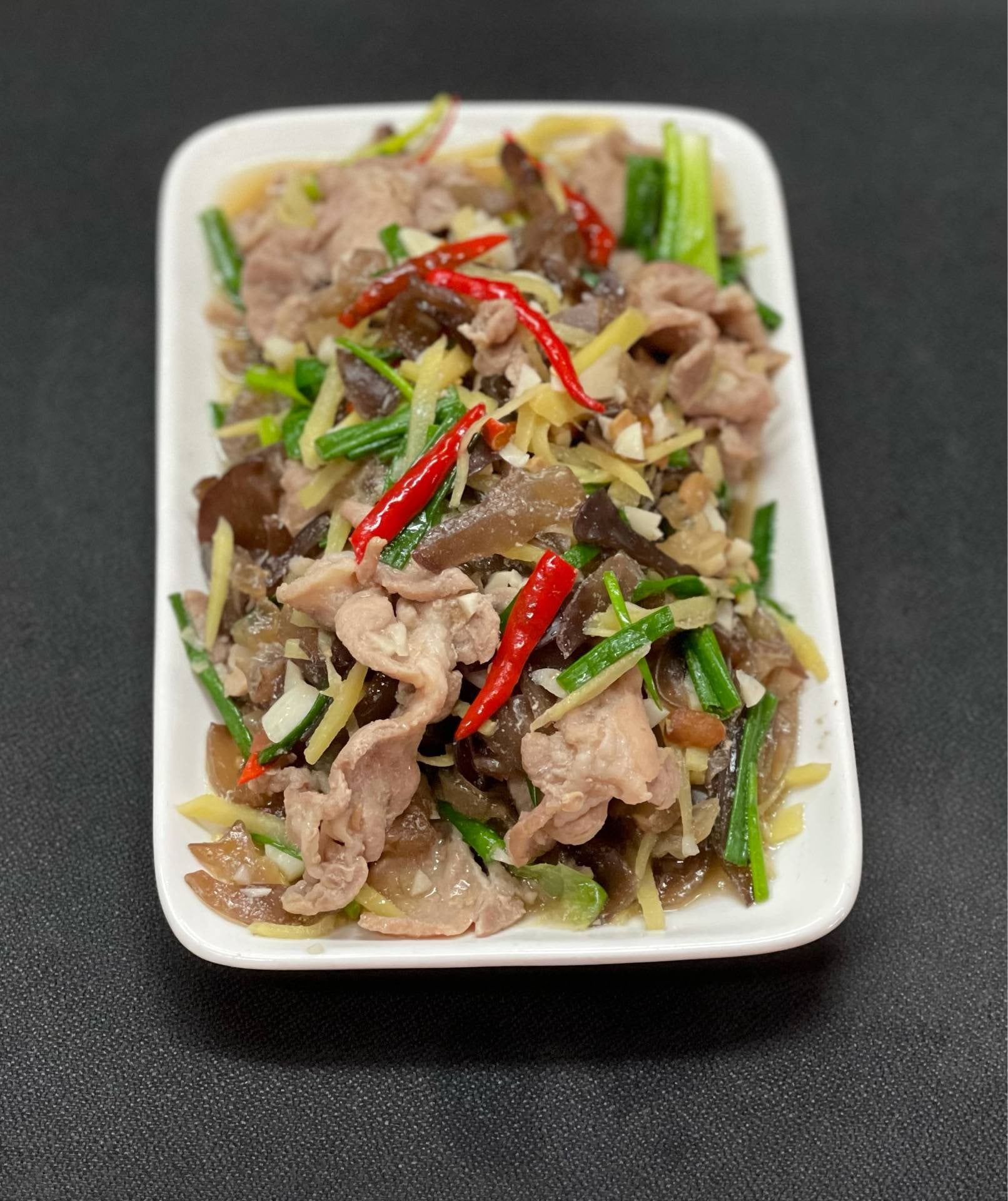 สันคอหมูผัดขิง สูตรไม่ใส่น้ำมัน 