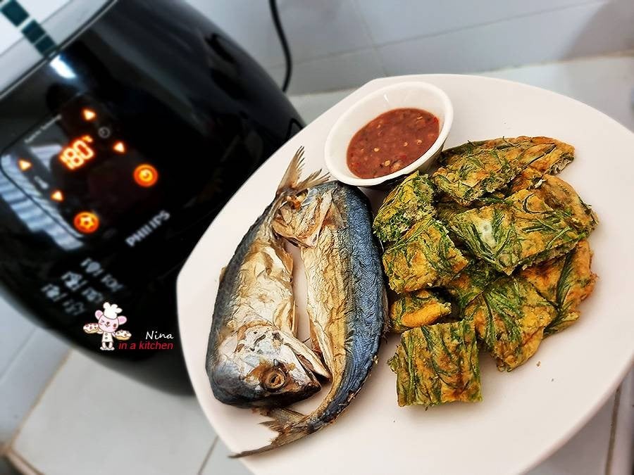 [Philips Airfryer] ปลาทู+ไข่ทอดชะอม ไร้น้ำมัน