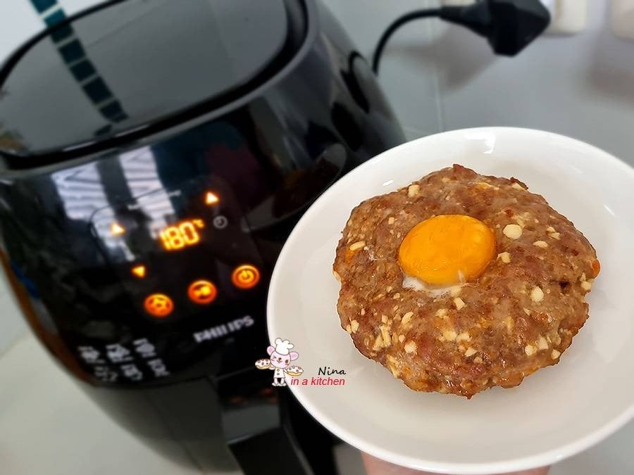 [Philips Airfryer] หมูสับคลุกไข่เค็มทอด ไข่แดงลาวา