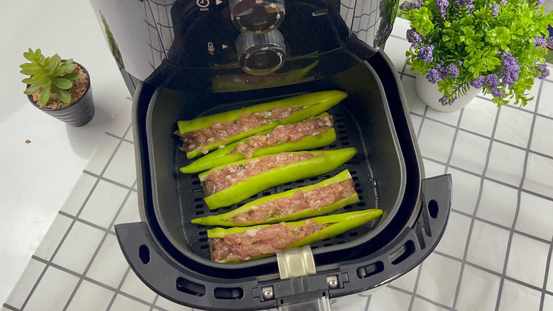 พริกหนุ่มยัดไส้หมู [ Philips Airfryer ] 