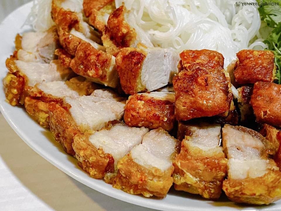 สูตร เมี่ยงหมูกรอบ ด้วยหม้อทอดไร้น้ำมัน พร้อมน้ำจิ้มถั่ว น้ำจิ้มซีฟู้ด