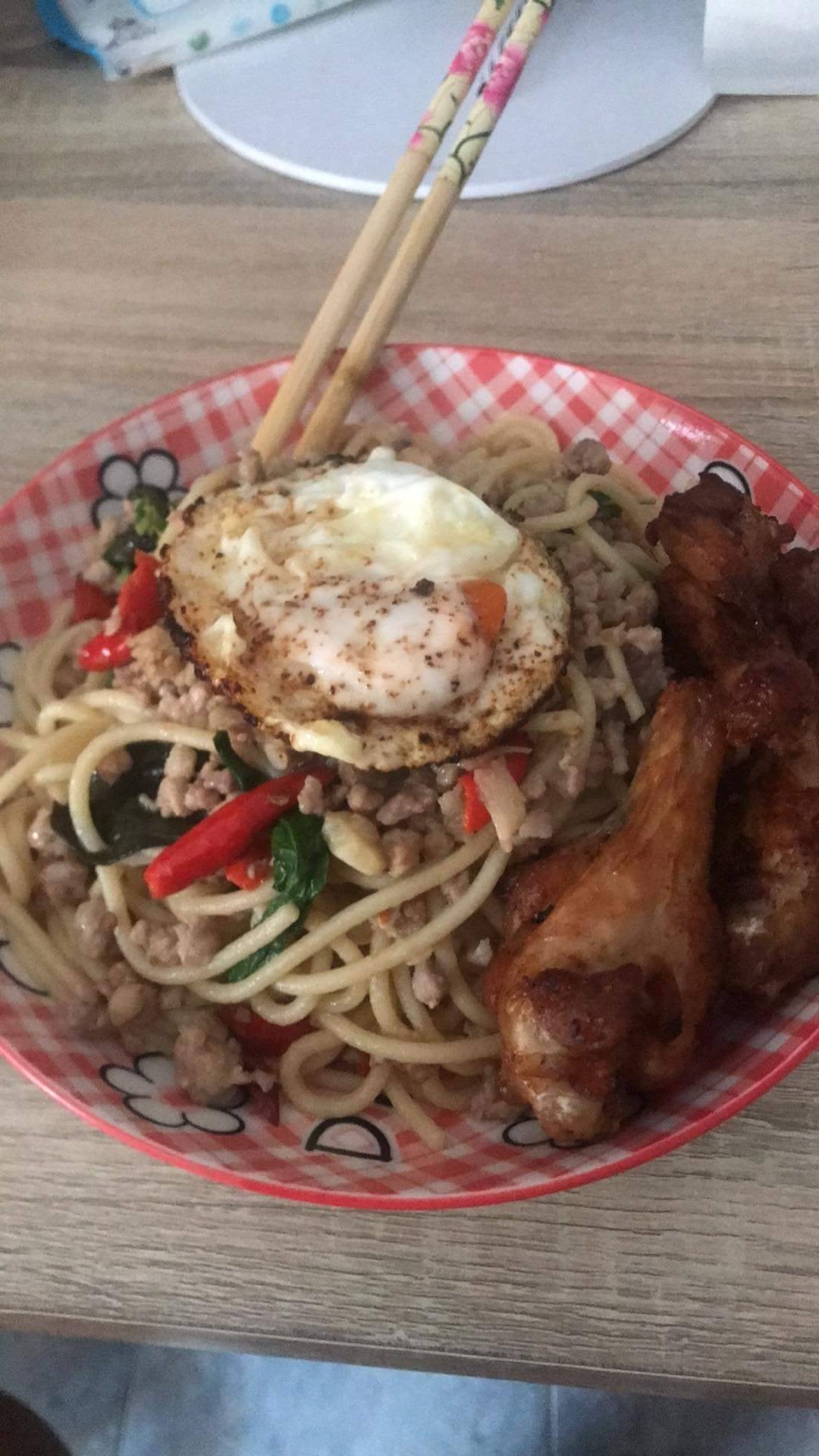 สปาเกตตี้กะเพราหมูสับ