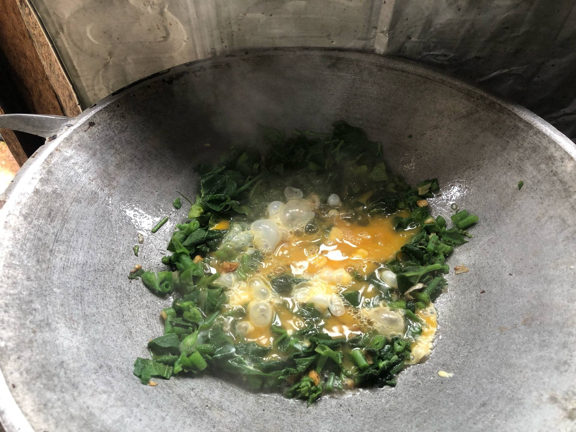 ยอดฟักทองผัดไข่ 