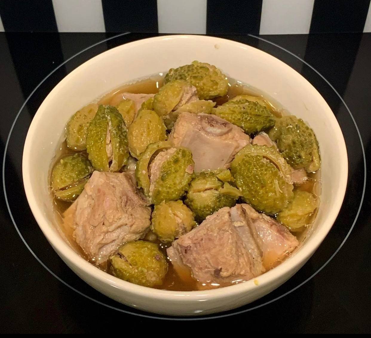 แกงจืดมะระขี้นกซี่โครงหมู