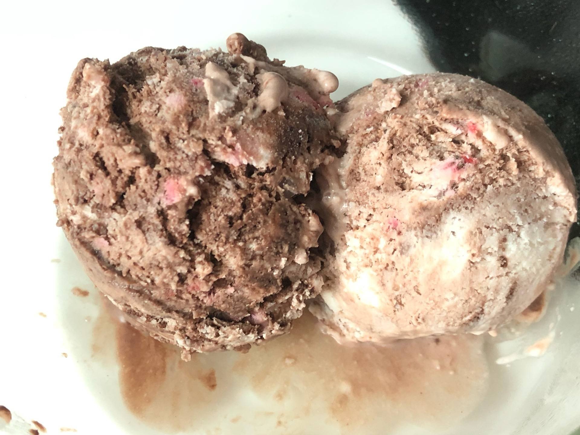 ไอศกรีมสตรอเบอร์รี่ช็อคโกแลต