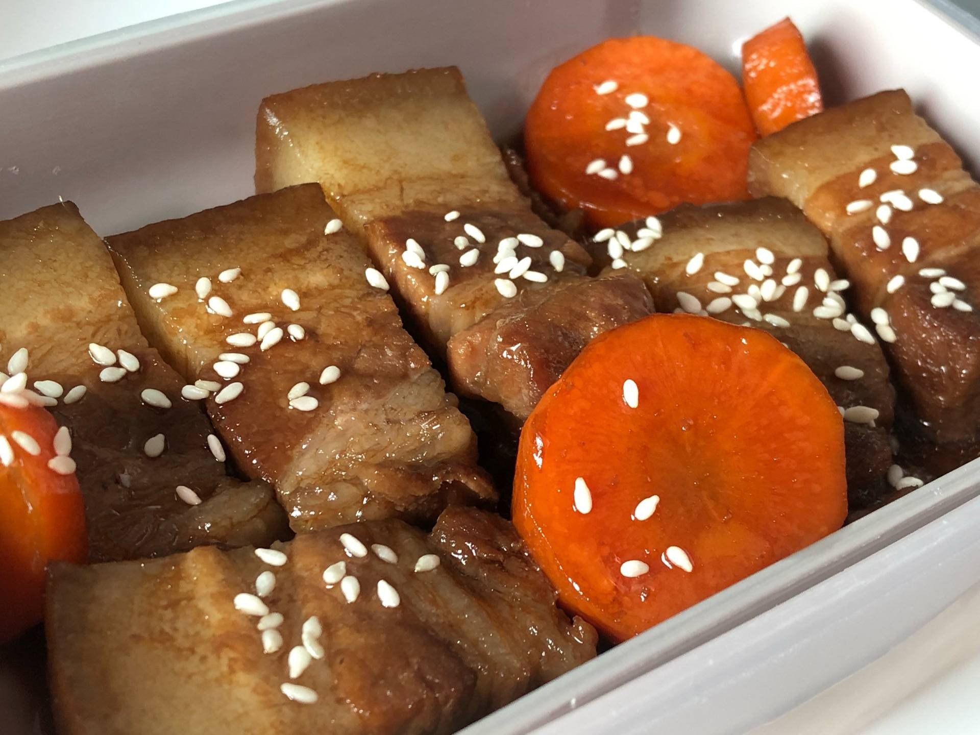 สามชั้นตุ๋นซอสเทริยากิ