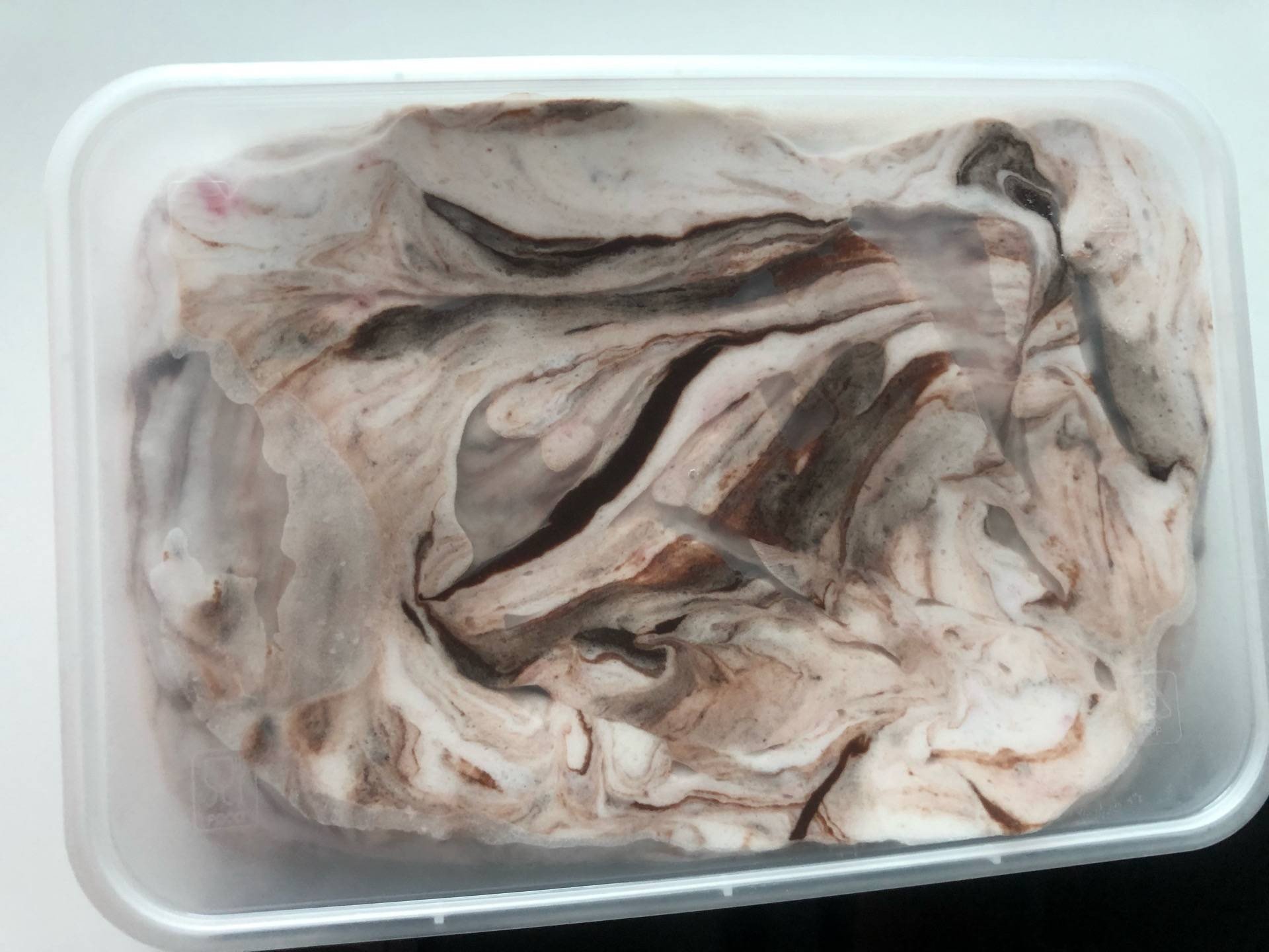 ไอศกรีมสตรอเบอร์รี่ช็อคโกแลต
