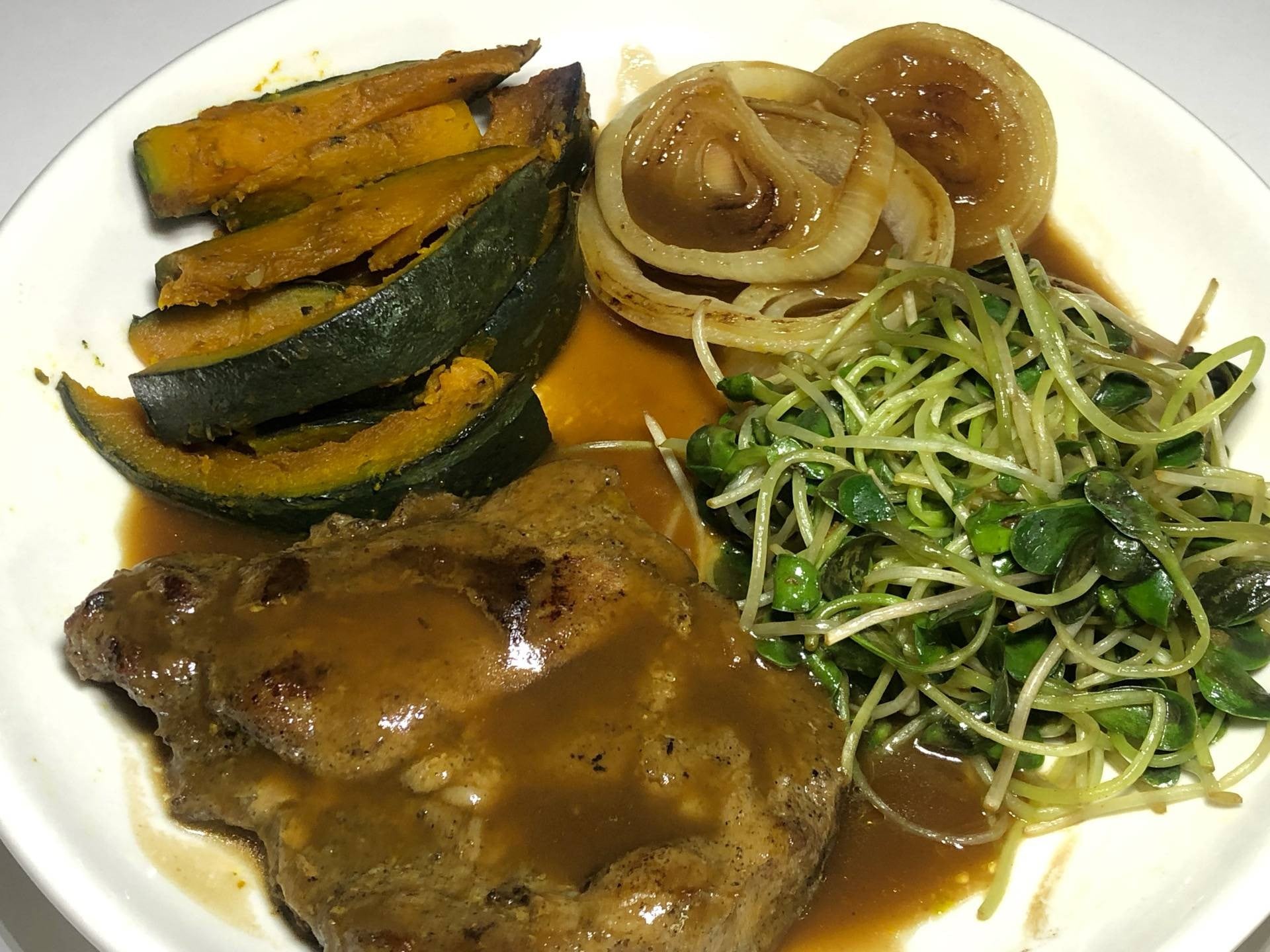 สเต็กหมูสันคอพริกไทยดำ