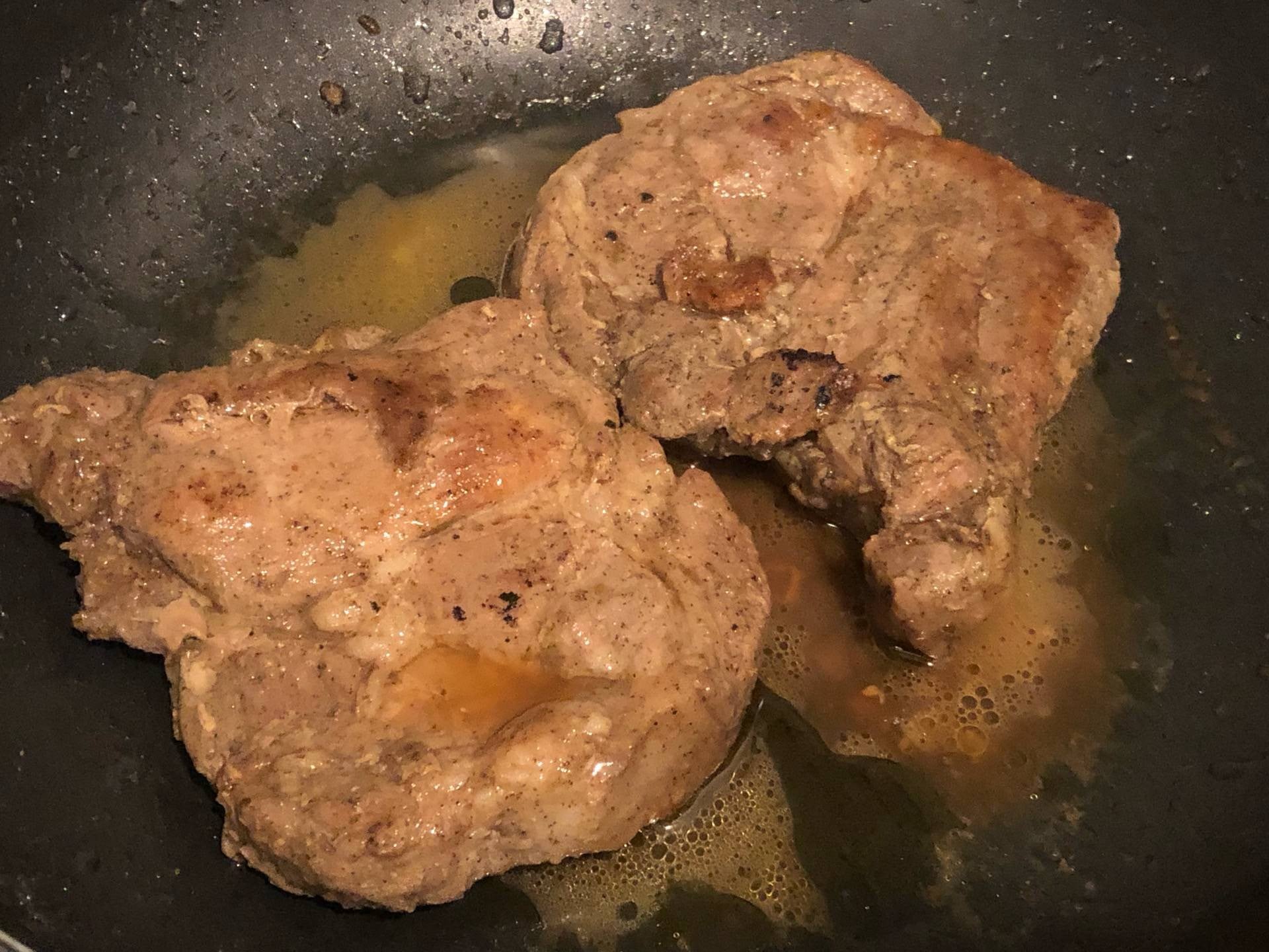 สเต็กหมูสันคอพริกไทยดำ