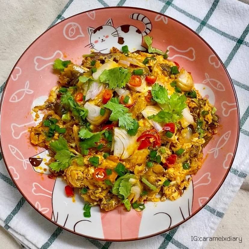 ข้าวไข่ขยี้ปลากระป๋อง