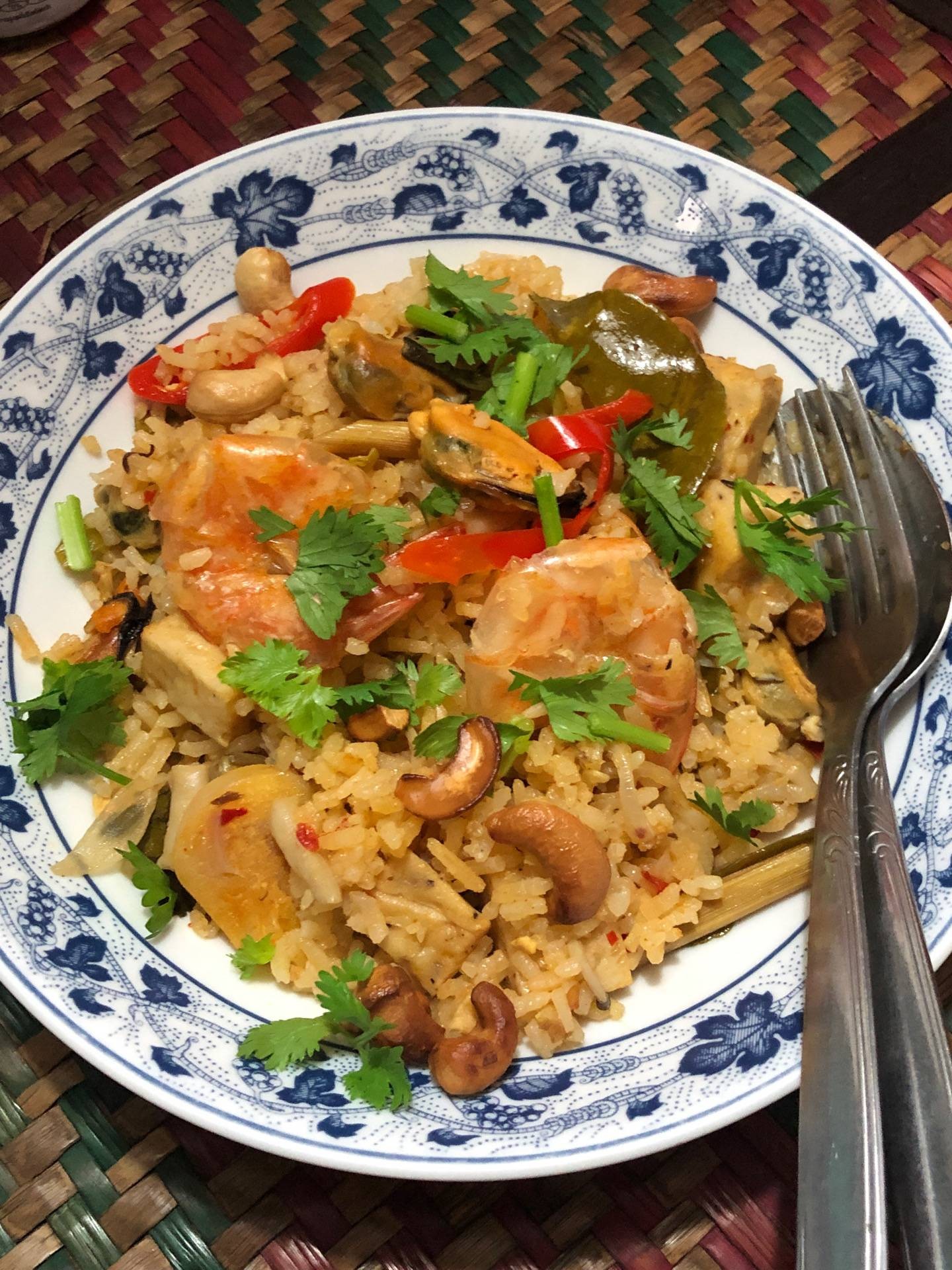 ข้าวอบต้มยำตามใจ… กุ้ง หอย หมูยอ?