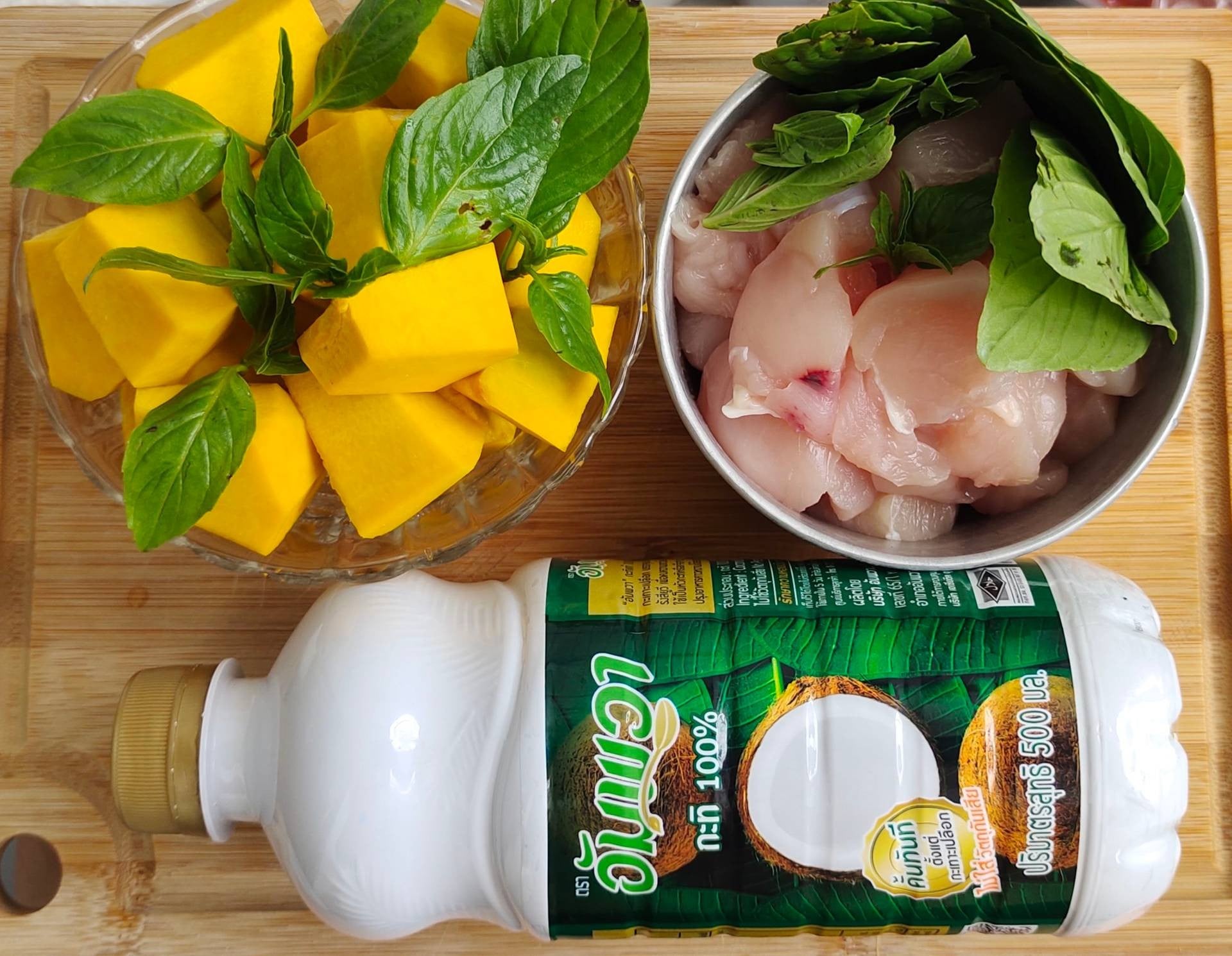 แกงเผ็ดไก่ฟักทอง