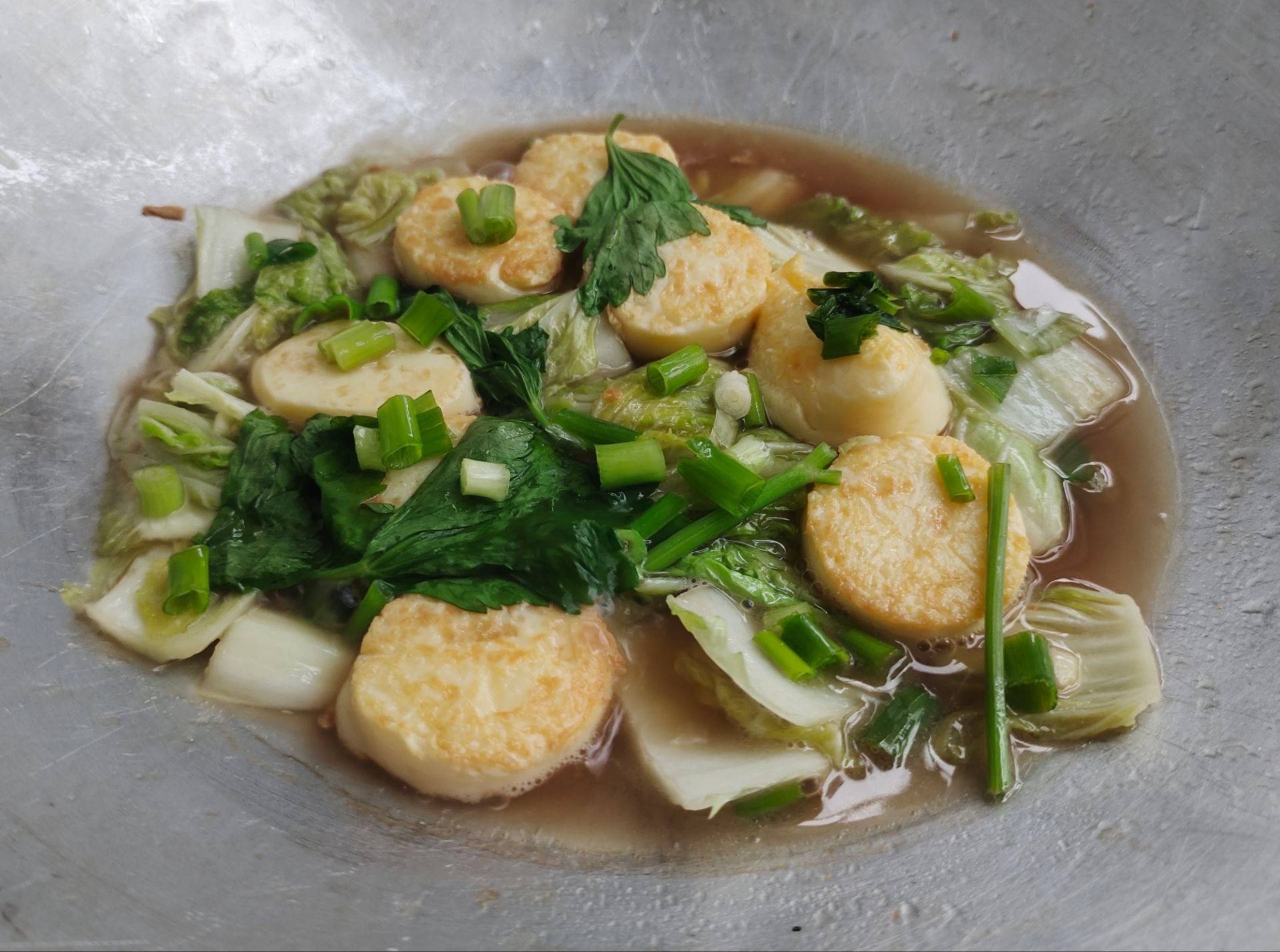 ผัดผักกาดขาวเต้าหู้ไข่ทอด