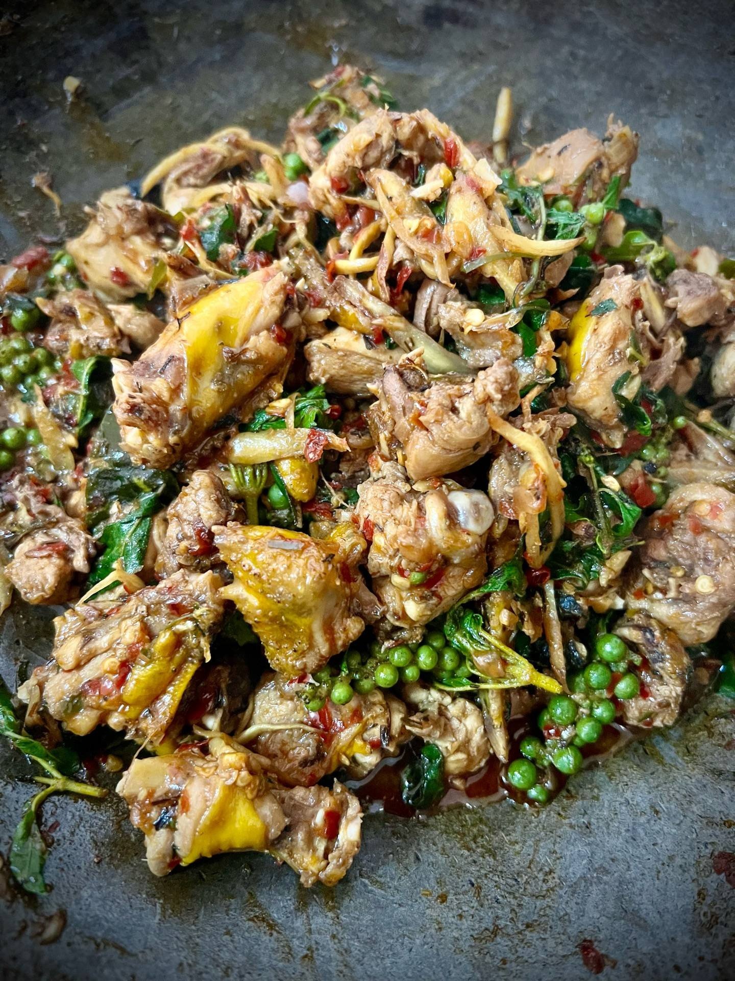 ผัดเผ็ดไก่บ้าน