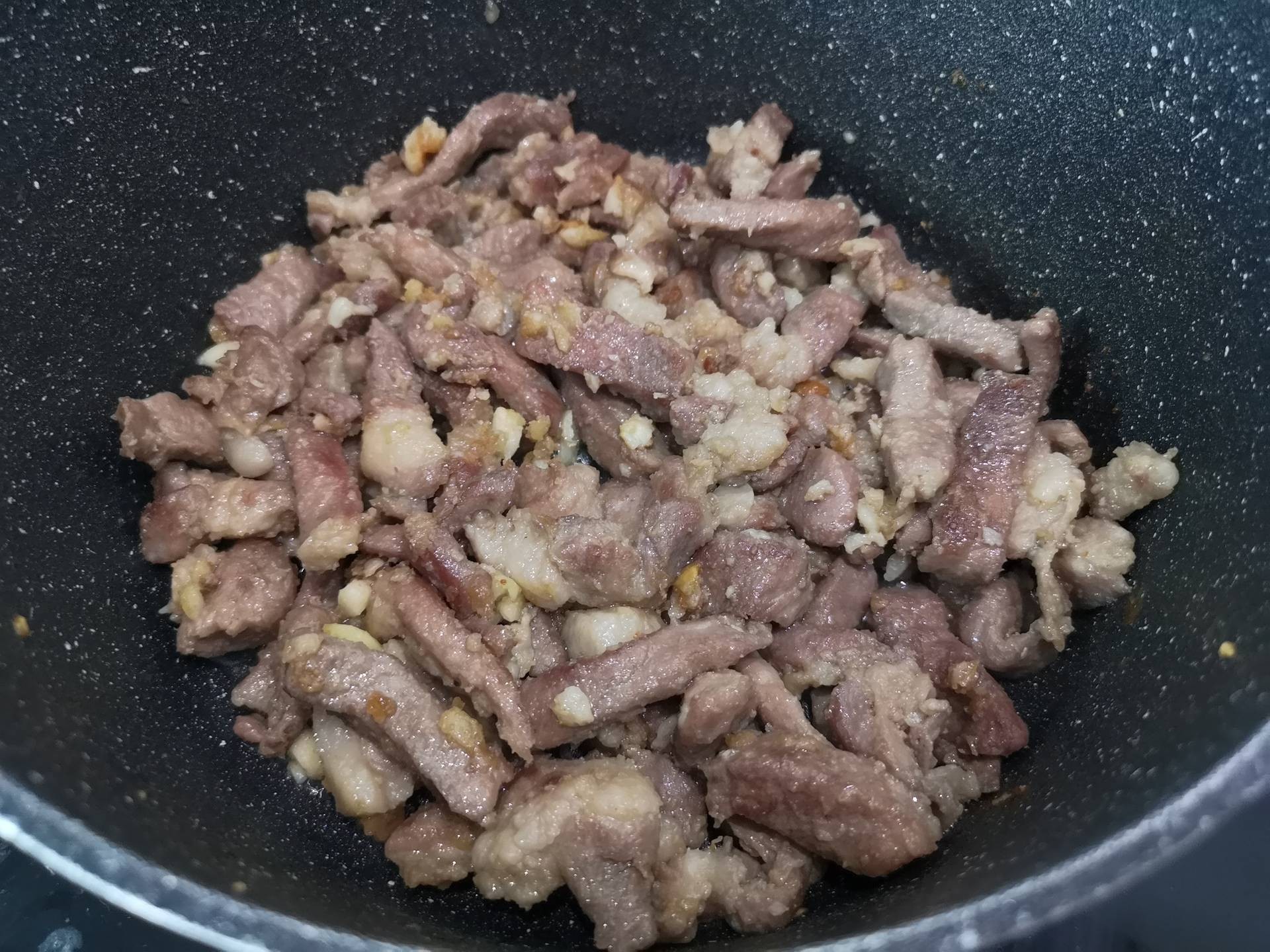 หมูสันคอคั่วกระเทียม