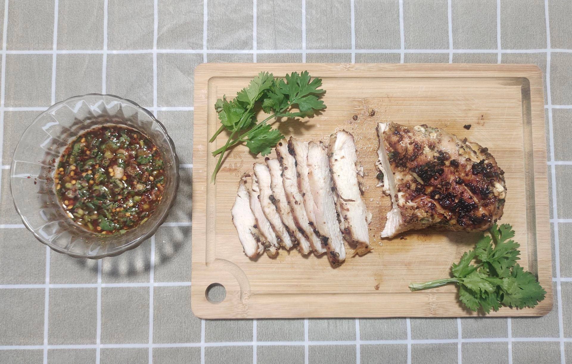 ไก่ย่างหมักน้ำมันมะกอก + น้ำจิ้มแจ่ว