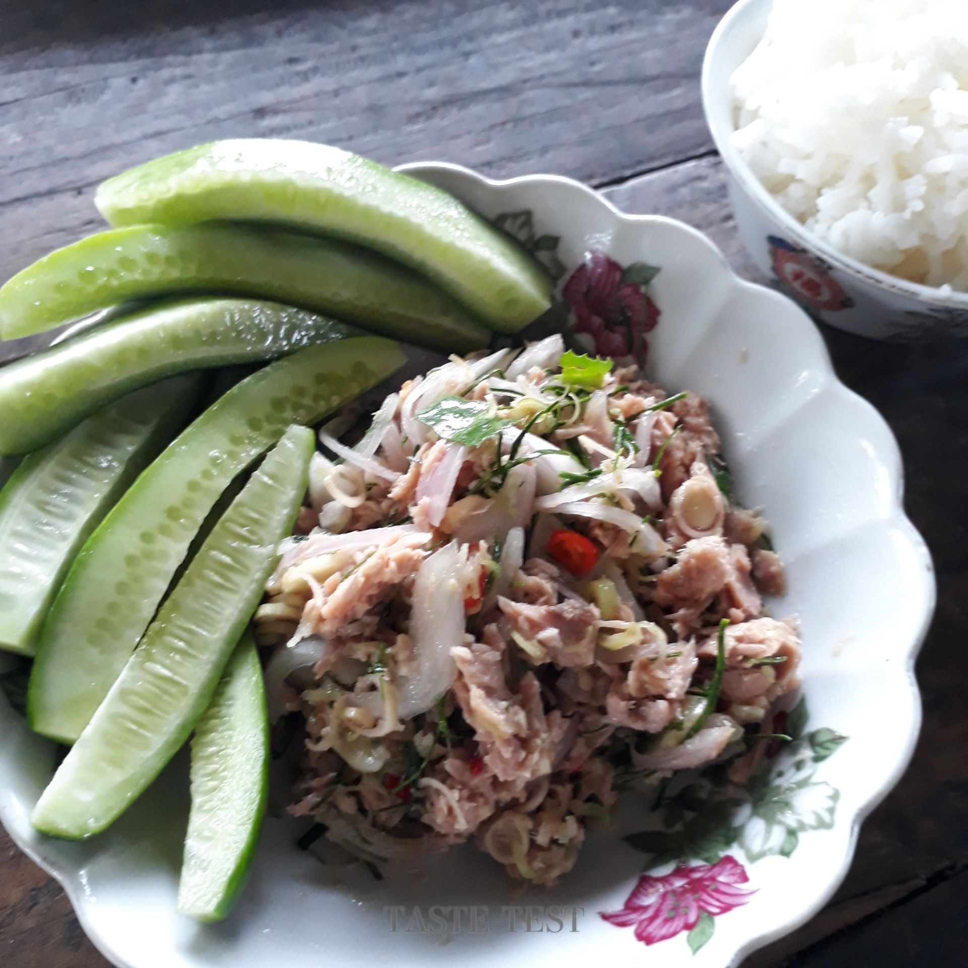 ยำปลาทูน่ากระป๋อง 🐟🥗
