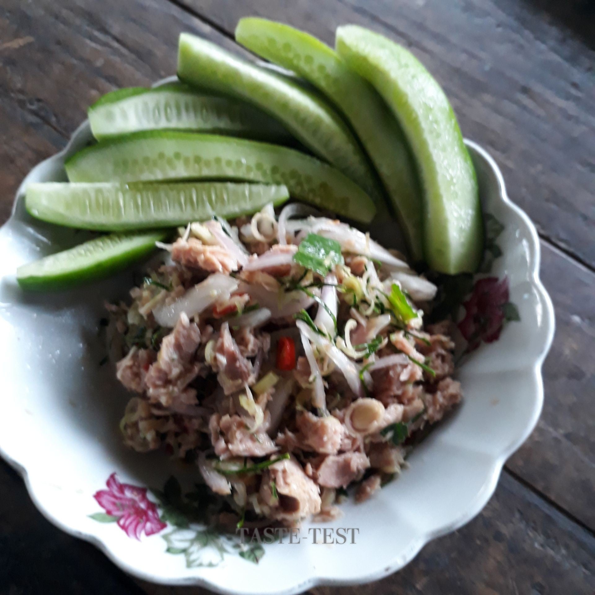 ยำปลาทูน่ากระป๋อง 🐟🥗