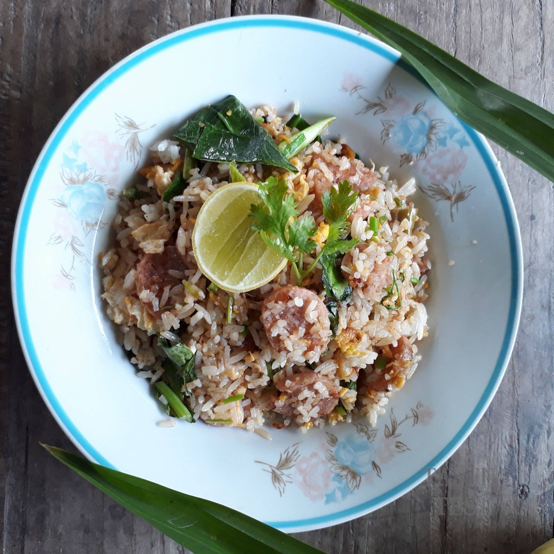 ข้าวผัดแหนม
🍛🐽