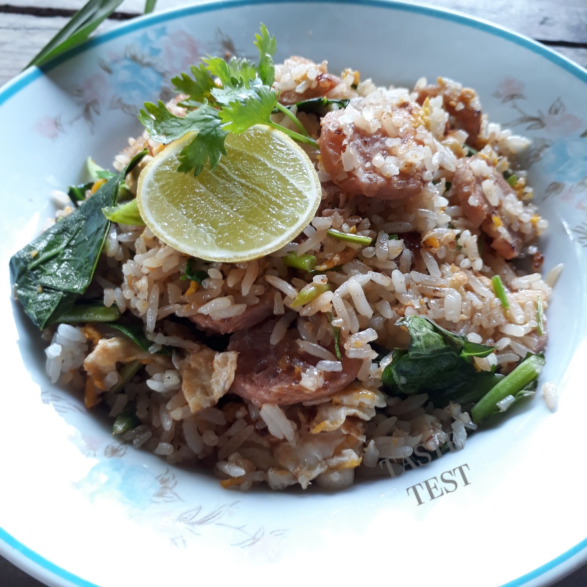 ข้าวผัดแหนม
🍛🐽