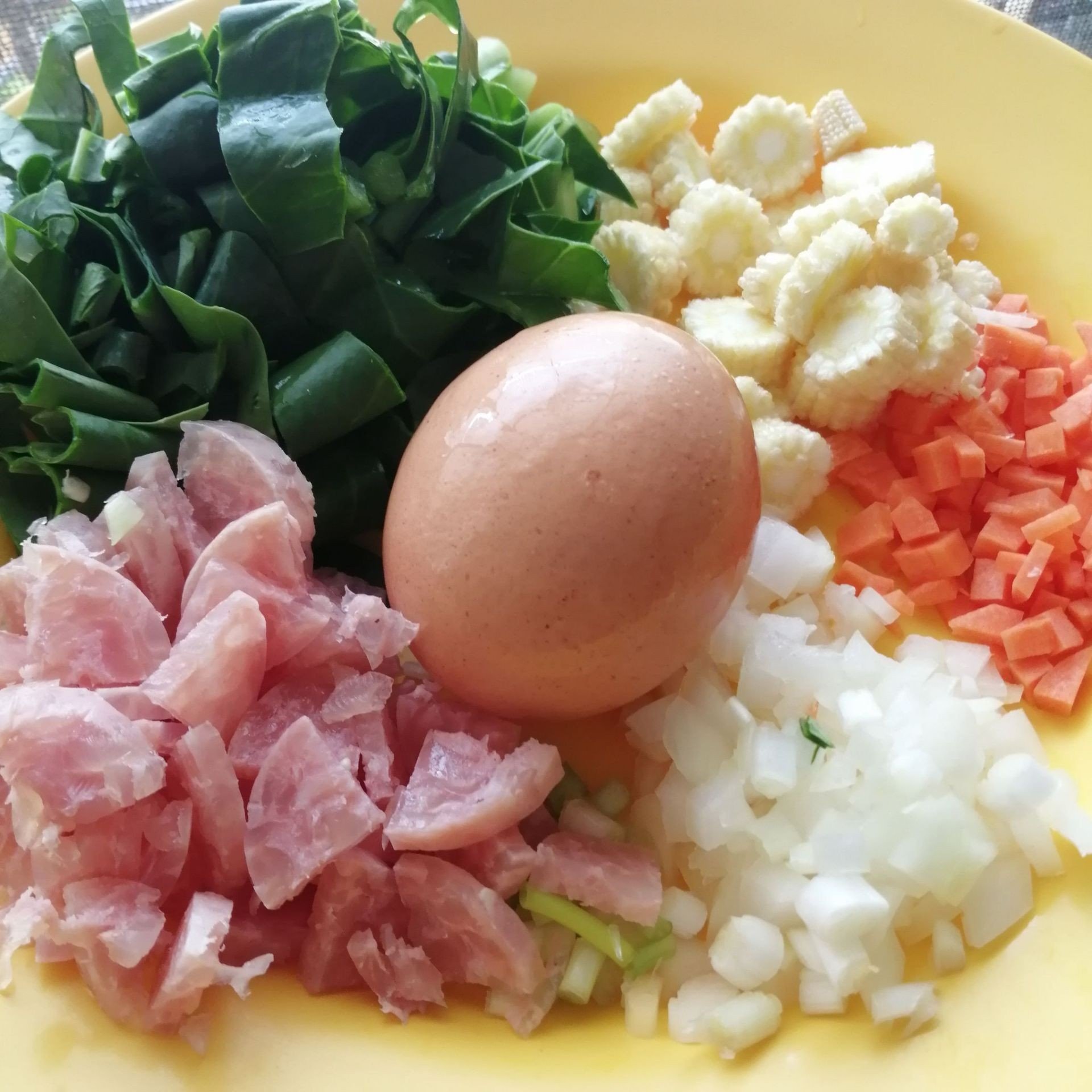 ข้าวผัดแหนมใส่ผักเยอะๆ  
🥘🍛🥦🌽🥕🥒