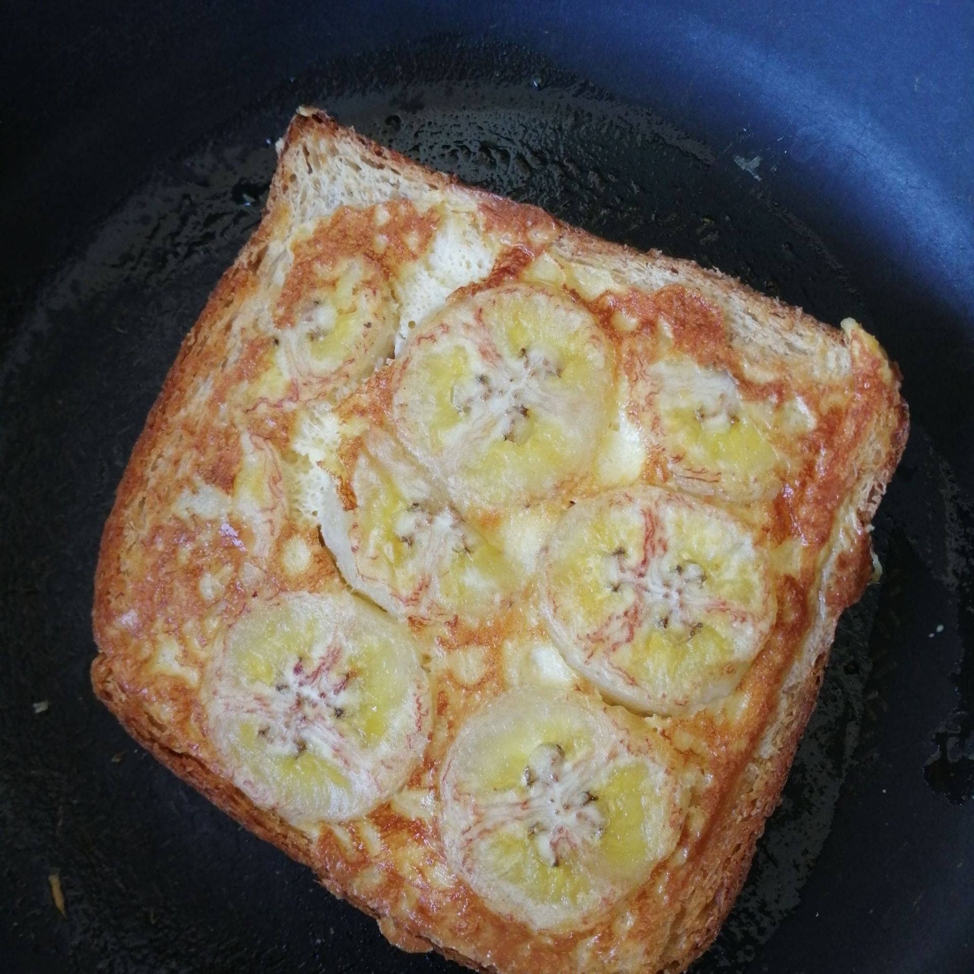 ขนมปังชุบไข่ใส่กล้วยน้ำว้า 
🍞🥚🍳🍌