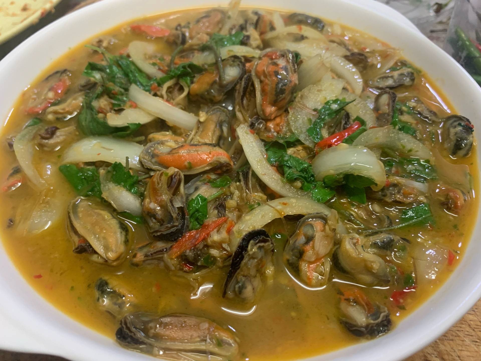 ผัดกระเพราหอยแมลงภู่