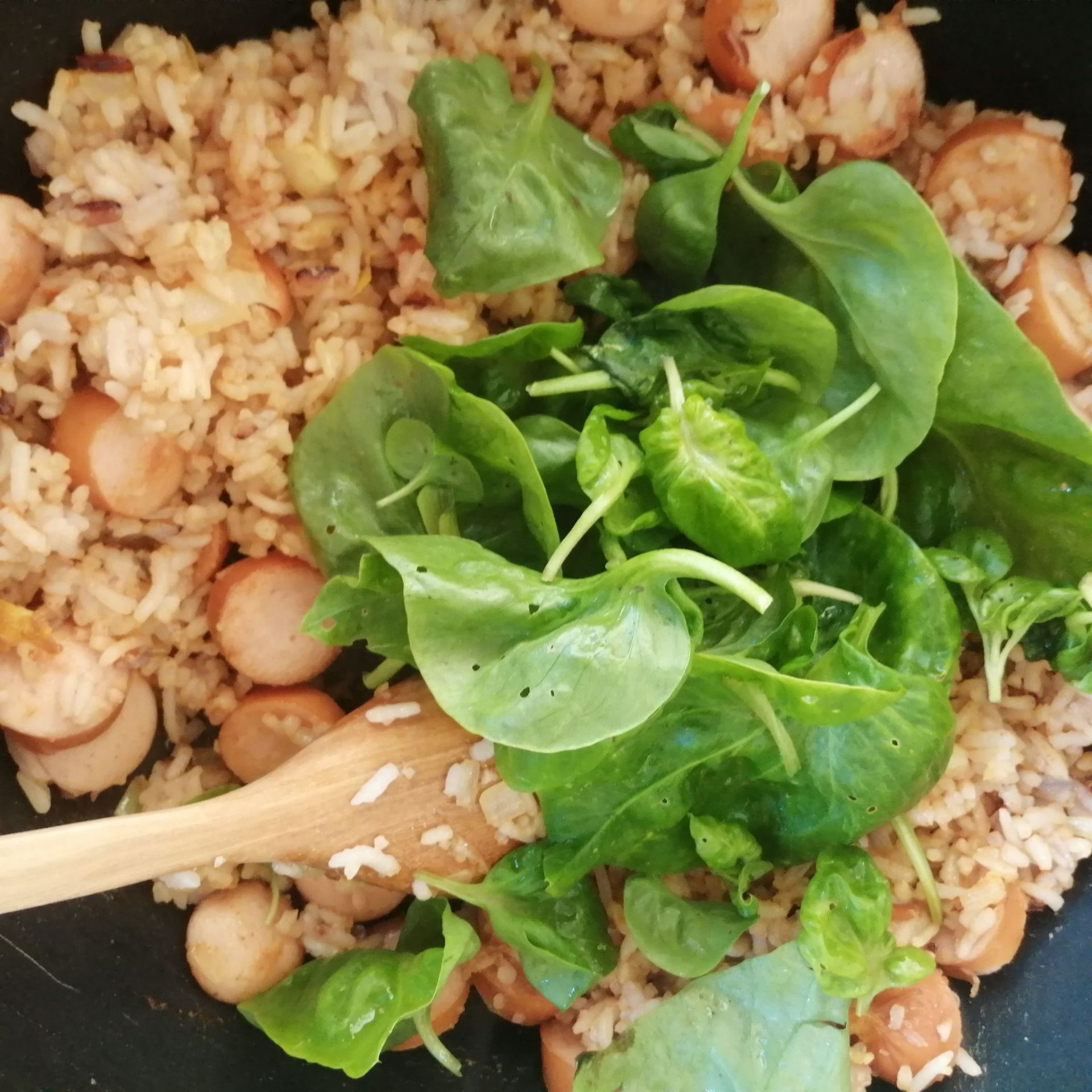 ข้าวผัดไส้กรอกใส่วอเตอร์เครส 
🍛🥖🥦🥕