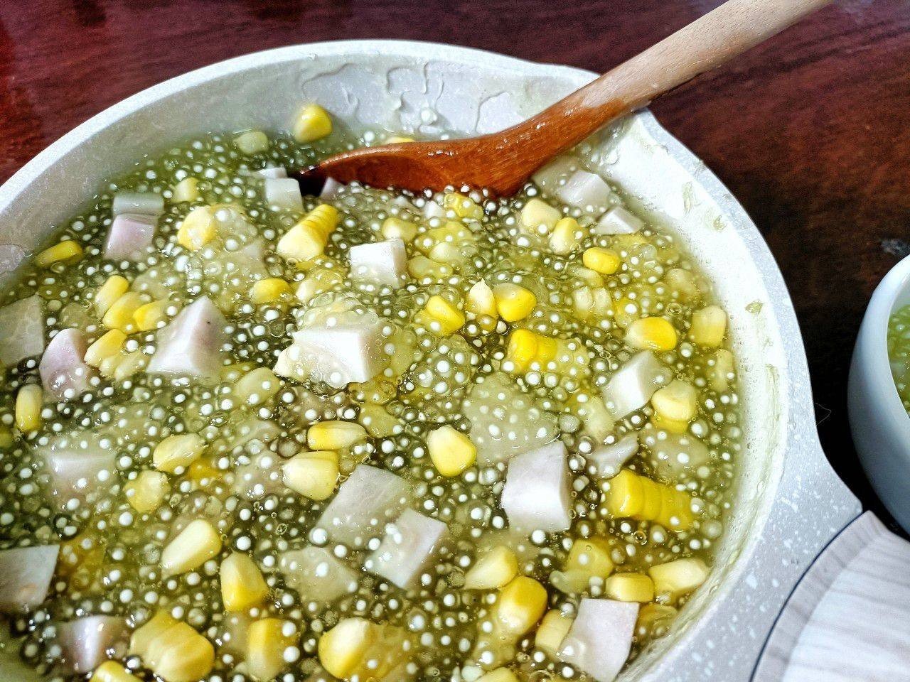 สาคูเปียกข้าวโพดเผือก