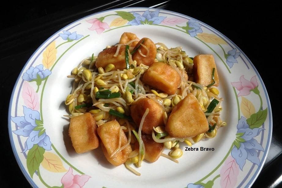เต้าหู้ไข่ผัดถั่วงอกหัวโต
