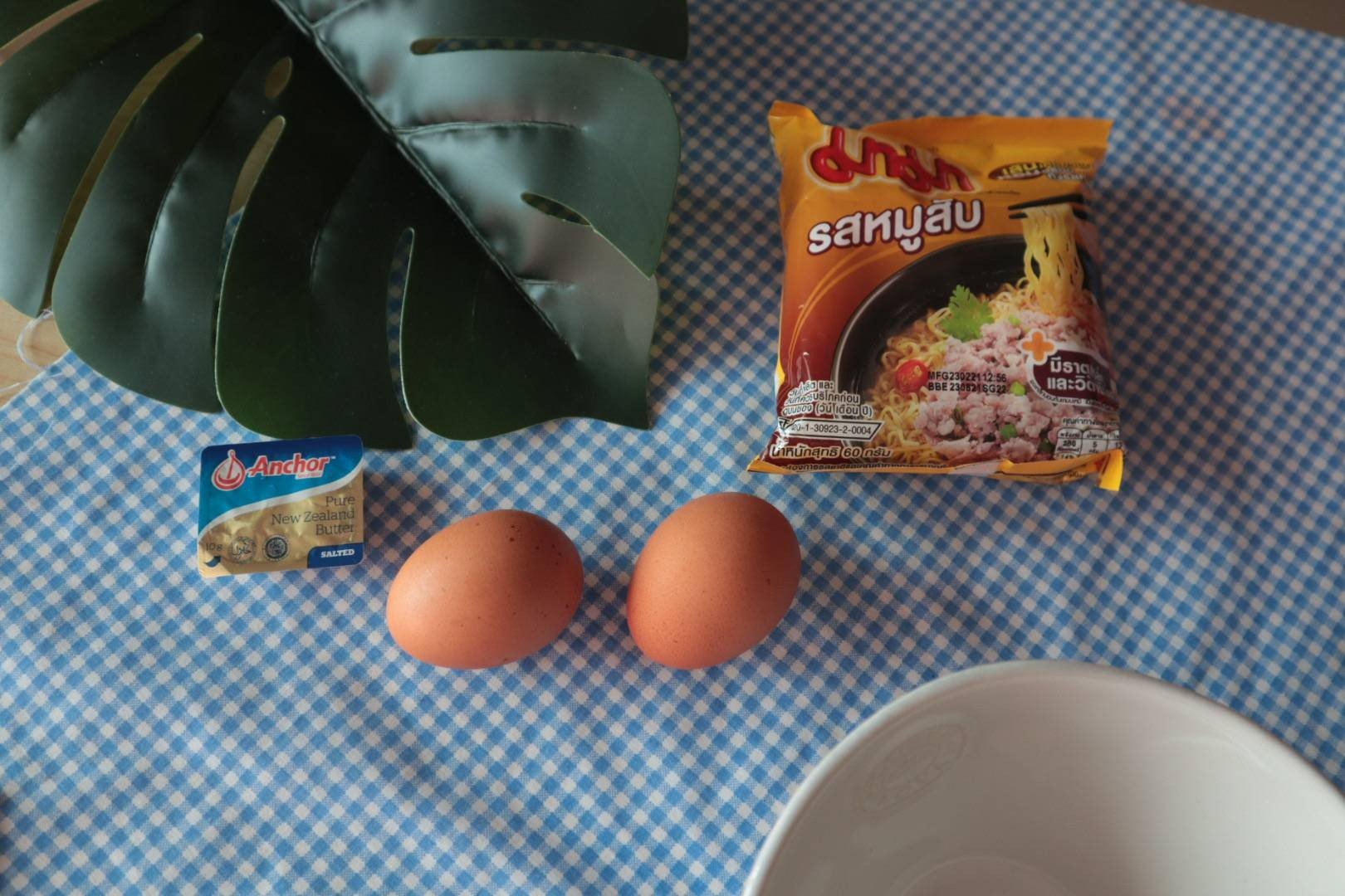 ไข่เจียวบะหมี่กึ่งสำเร็จรูป 