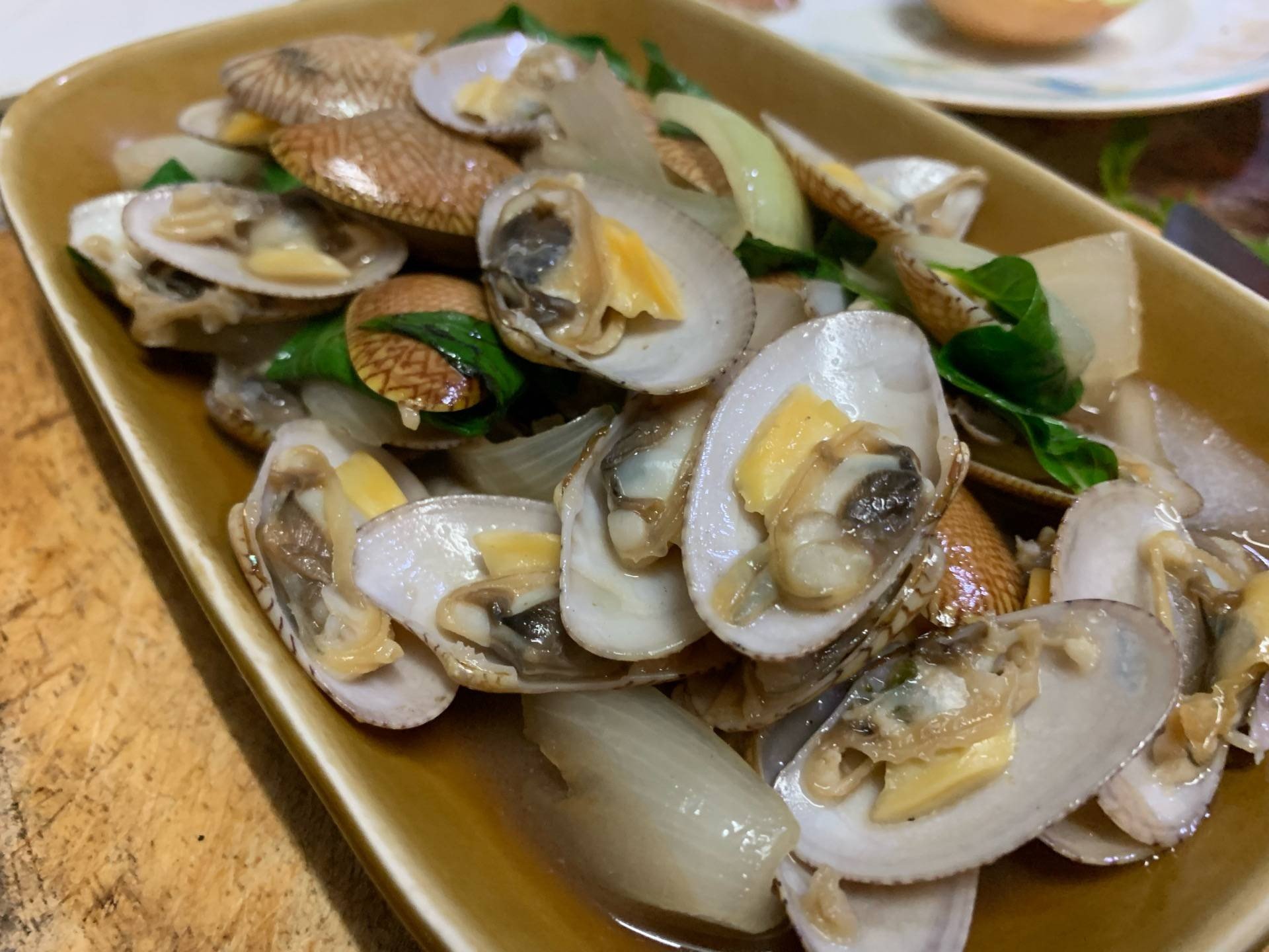 หอยลายผัดโหระพา