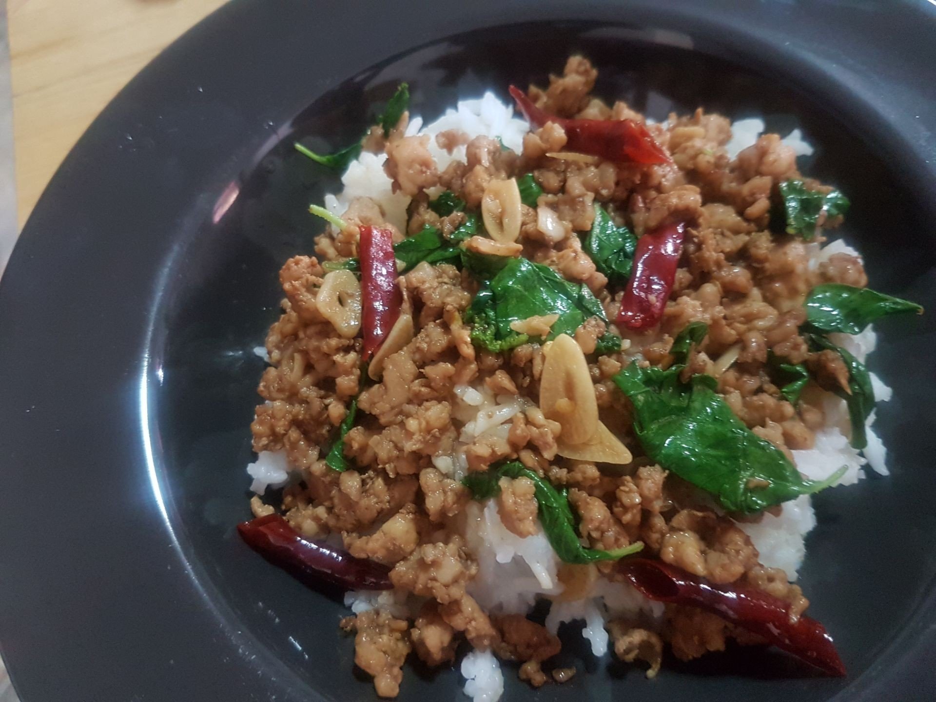 กะเพราไก่บดราดข้าว