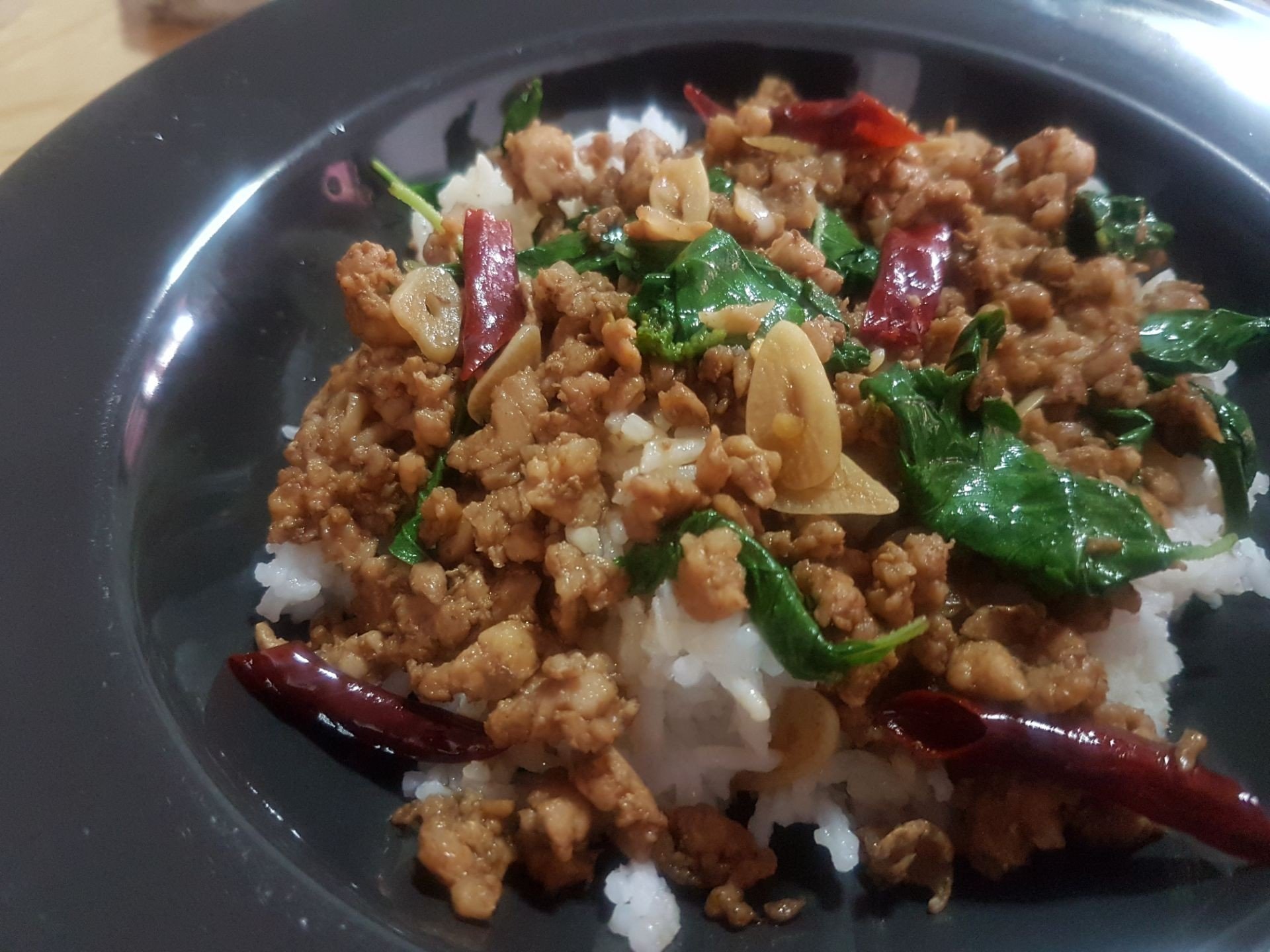 กะเพราไก่บดราดข้าว