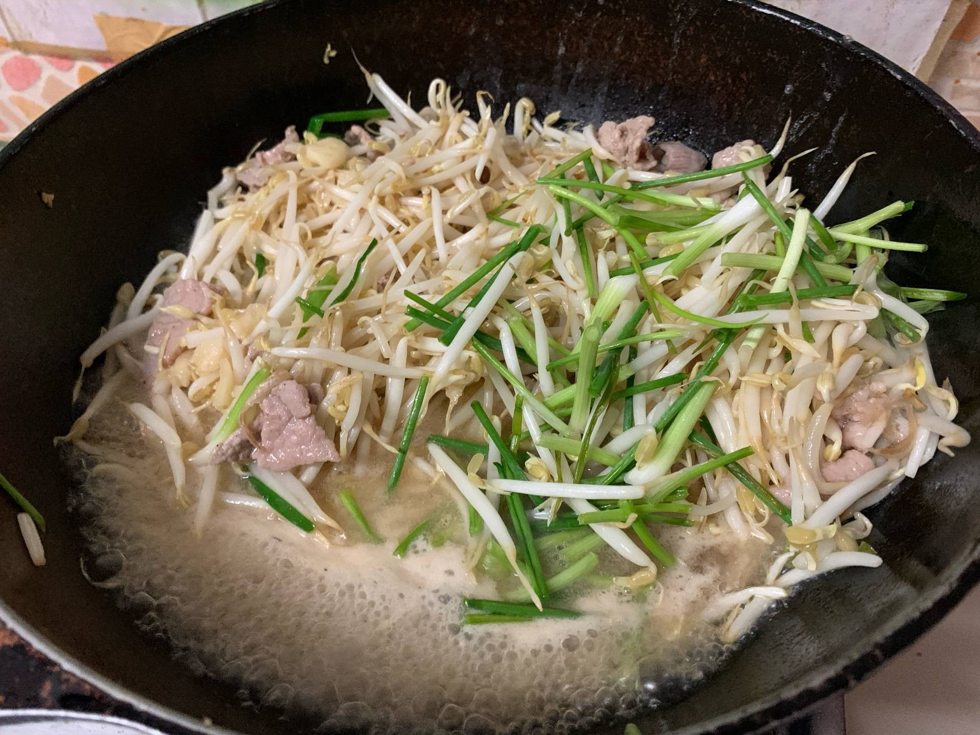 หมูนุ่มผัดถั่วงอก