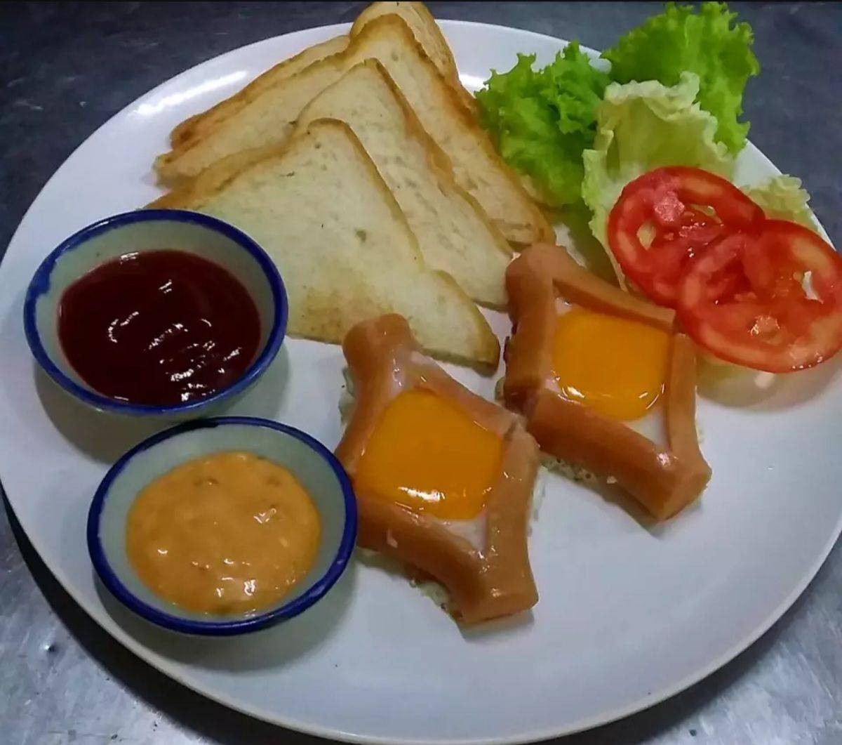ไส้กรอกไข่ดาวขนมปัง