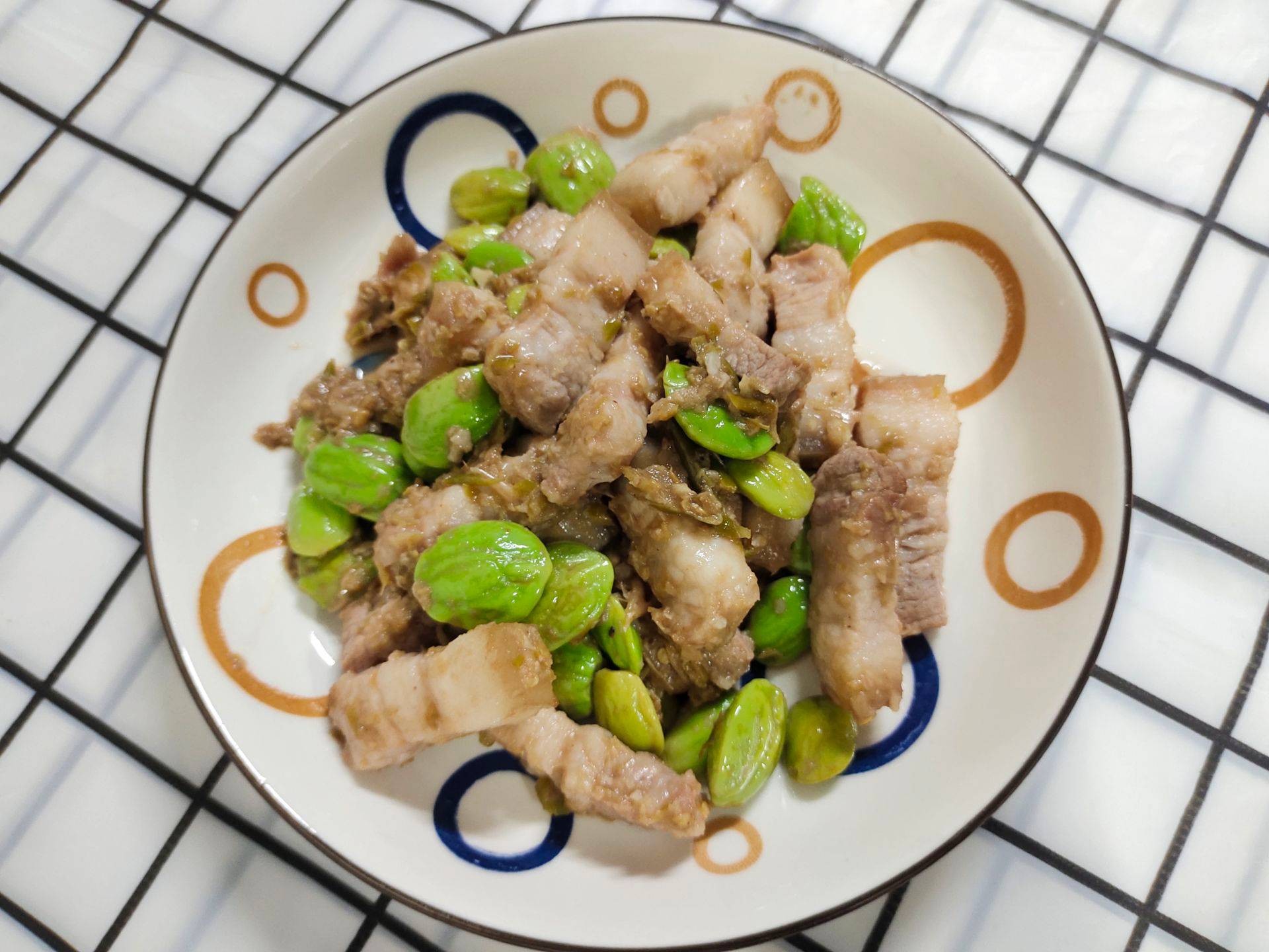 สามชั้นผัดสะตอ