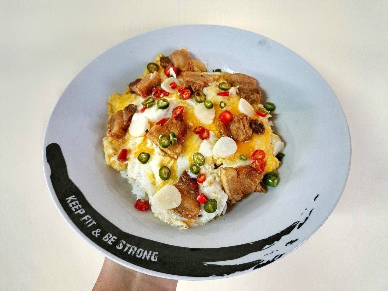 ข้าวไข่ขยี้สามชั้นทอด