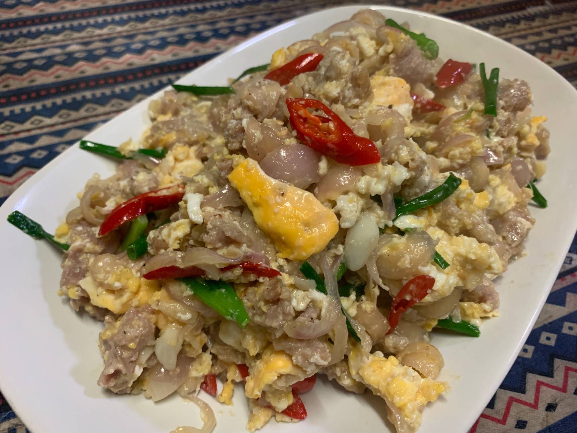 จิ้นส้มคั่วไข่ (แหนมผัดไข่สไตล์ล้านนา)