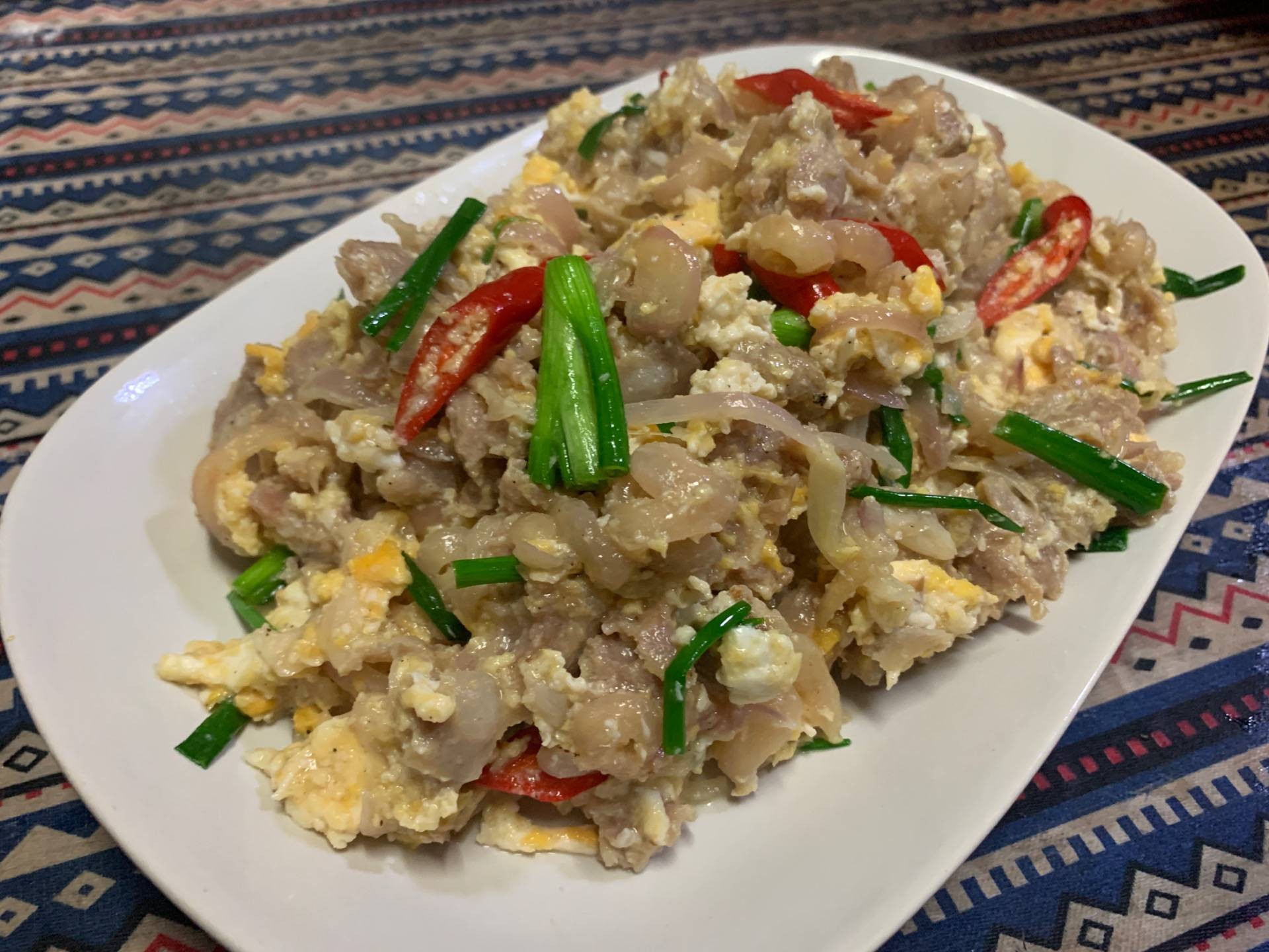 จิ้นส้มคั่วไข่ (แหนมผัดไข่สไตล์ล้านนา)