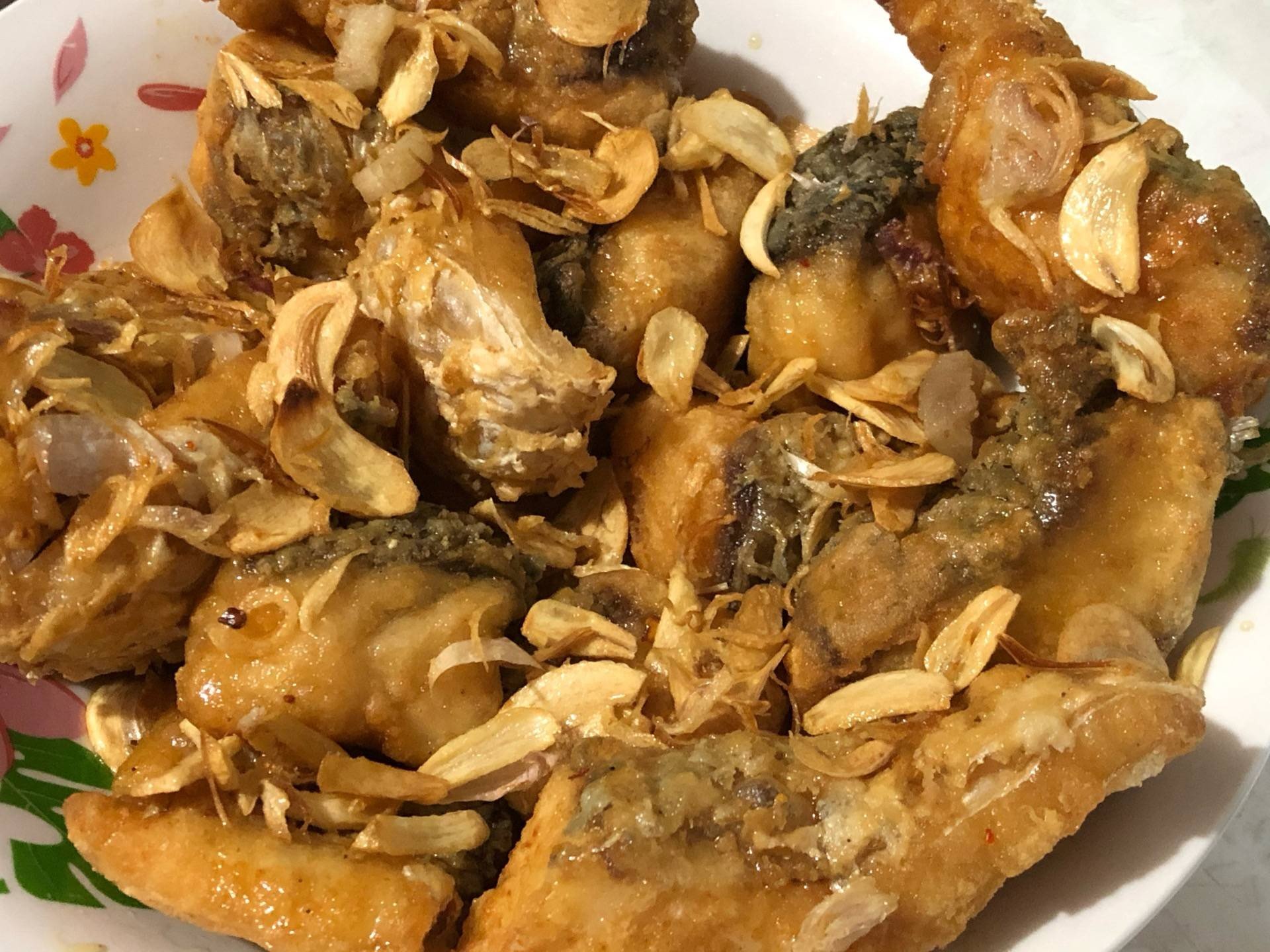 ปลากระพงทอดราดน้ำปลา