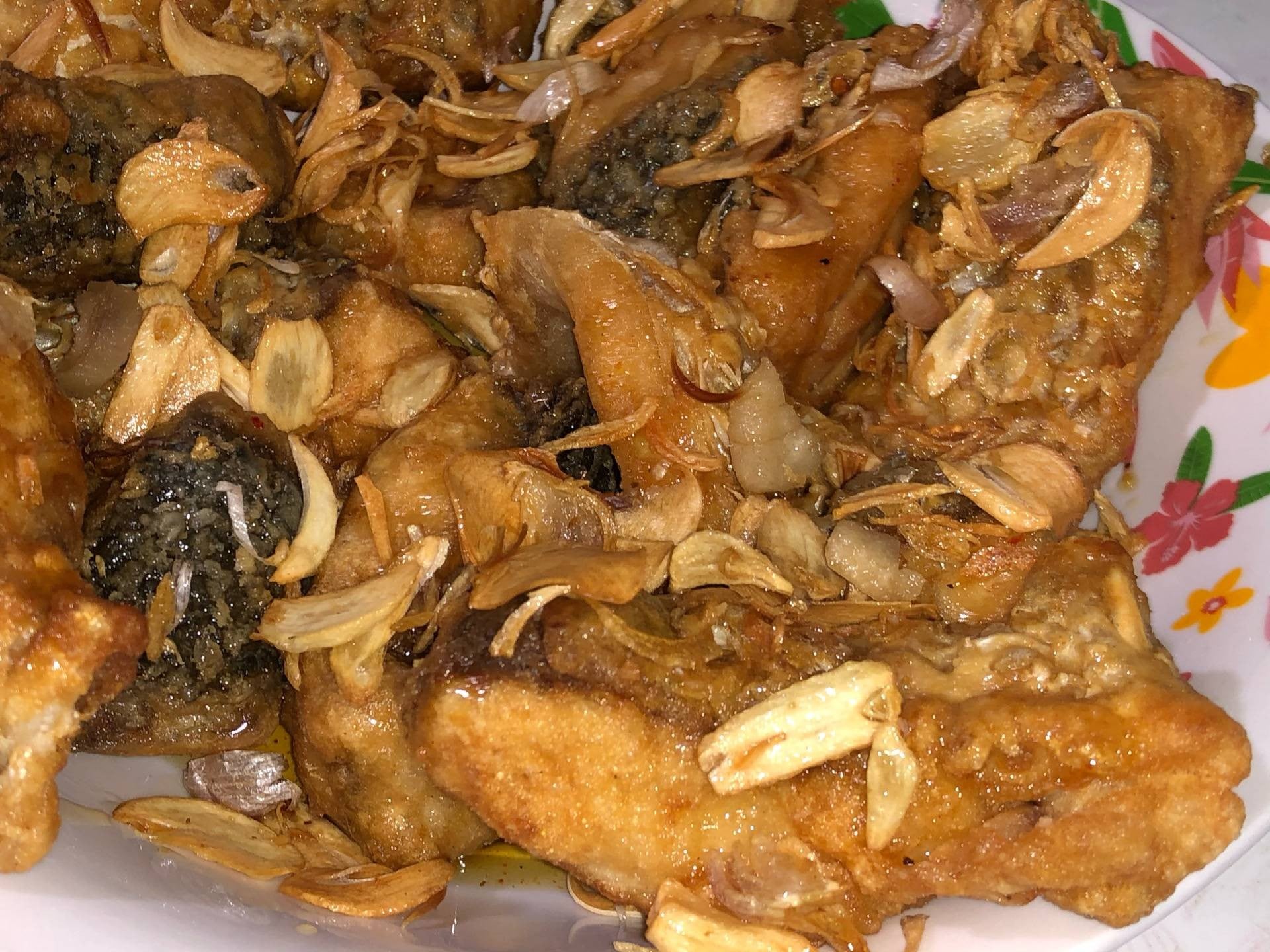 ปลากระพงทอดราดน้ำปลา