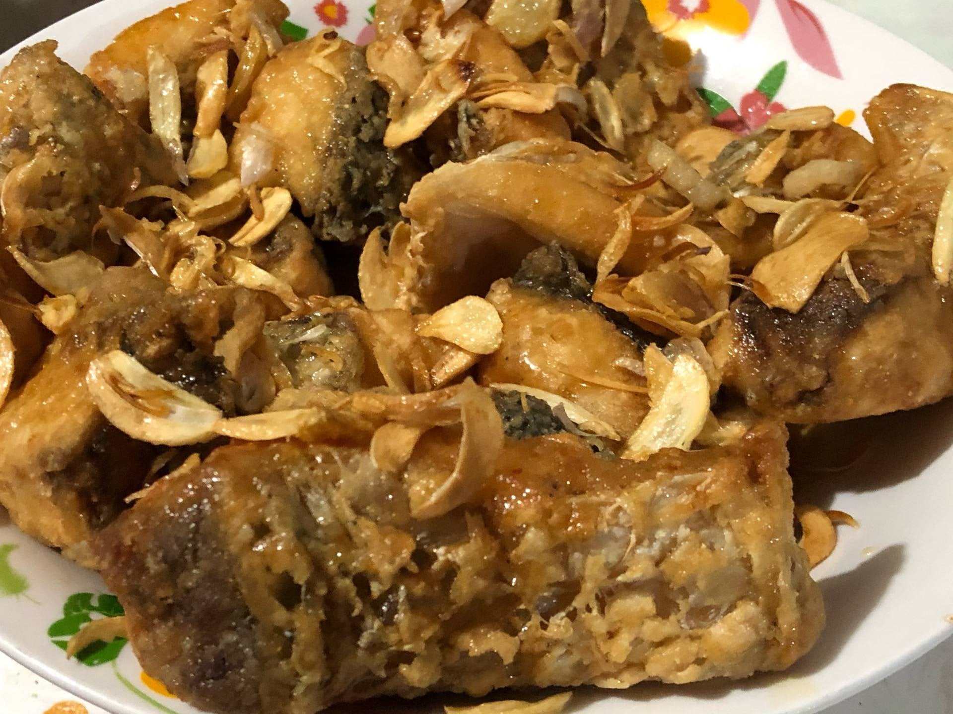 ปลากระพงทอดราดน้ำปลา