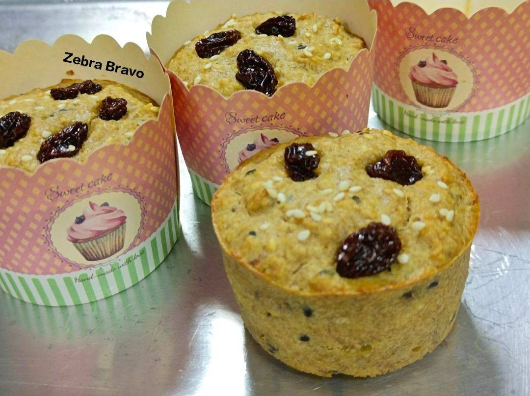 Peanut Butter Banana Oatmeal Muffins 🍌