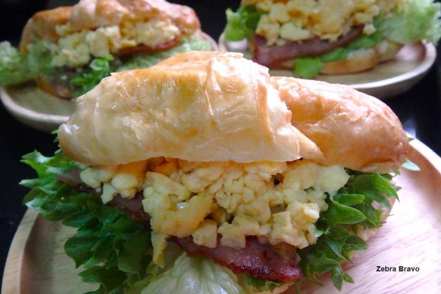 Bacon and Egg Croissant Sandwiches 🥐